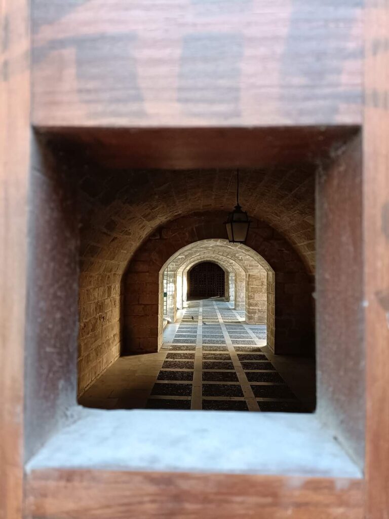 ⚡Ab Mai 2026 🧭Auf den Spuren der Piraten Mallorcas 🏴‍☠️ Fototour Altstadt Palma.✨ Ideal für Gäste, die die Atmosphäre der Altstadt intensiv erleben möchten.
