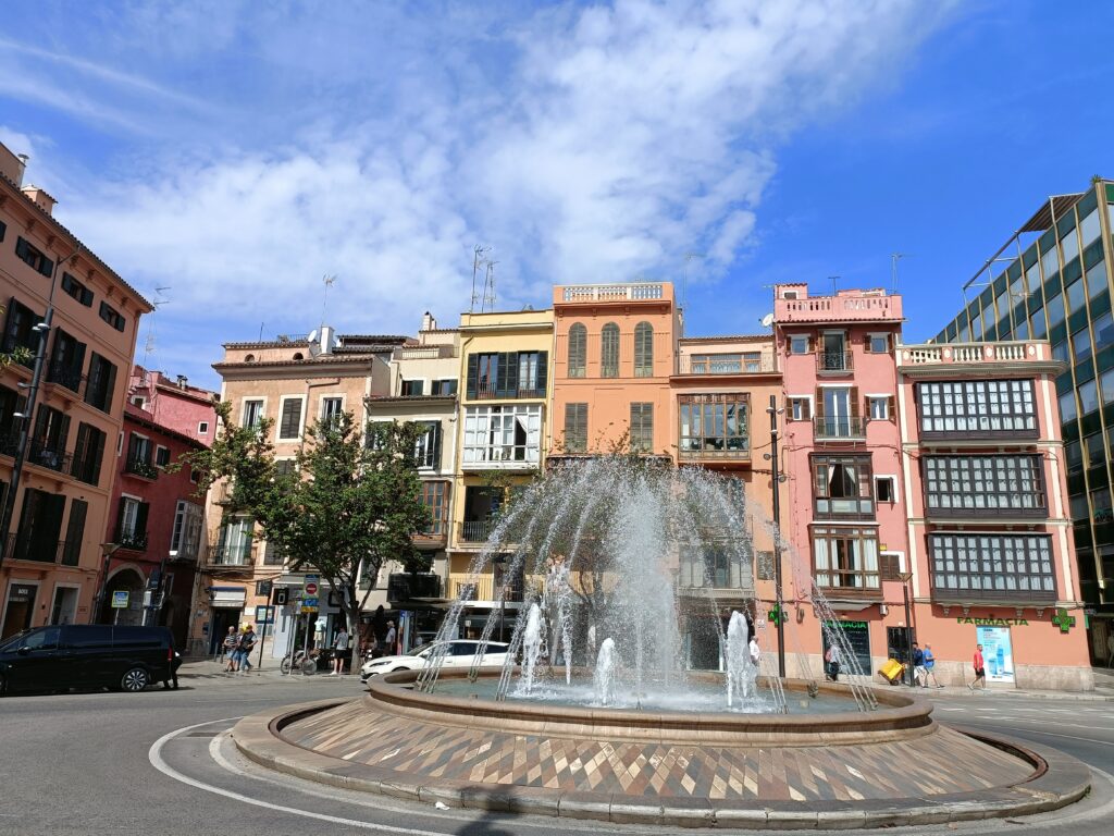 ⚡Ab Mai 2026 🧭Auf den Spuren der Piraten Mallorcas 🏴‍☠️ Fototour Altstadt Palma.✨ Ideal für Gäste, die die Atmosphäre der Altstadt intensiv erleben möchten.